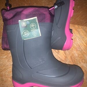 New With Tags and in The Box Girls Size 1 Kamik Lined Grey and Pink Boots